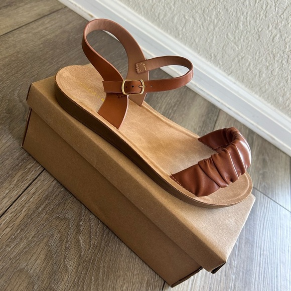 NEW Lucky Brand Grace Sandal - Picture 1 of 7